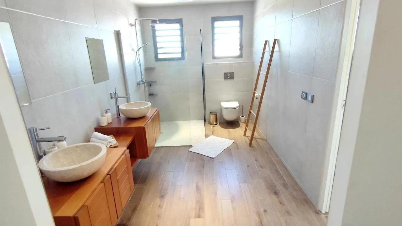 Villa Ela - Jolie Villa Avec Piscine Chauffee Et Jacuzzi Les Abymes