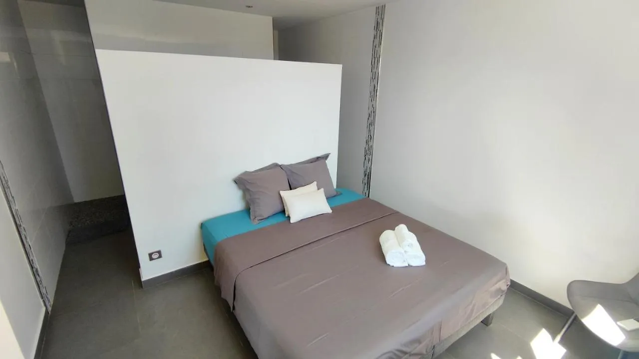 Villa Ela - Jolie Villa Avec Piscine Chauffee Et Jacuzzi Les Abymes
