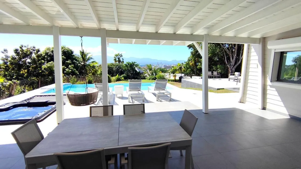 Villa Ela - Jolie Villa Avec Piscine Chauffee Et Jacuzzi Les Abymes